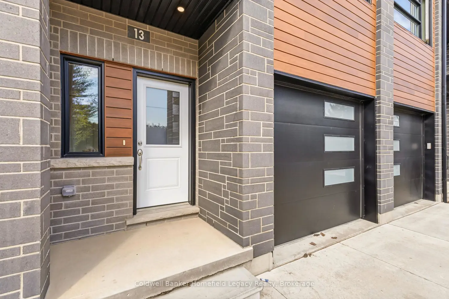 275 James Street 13 photo 3