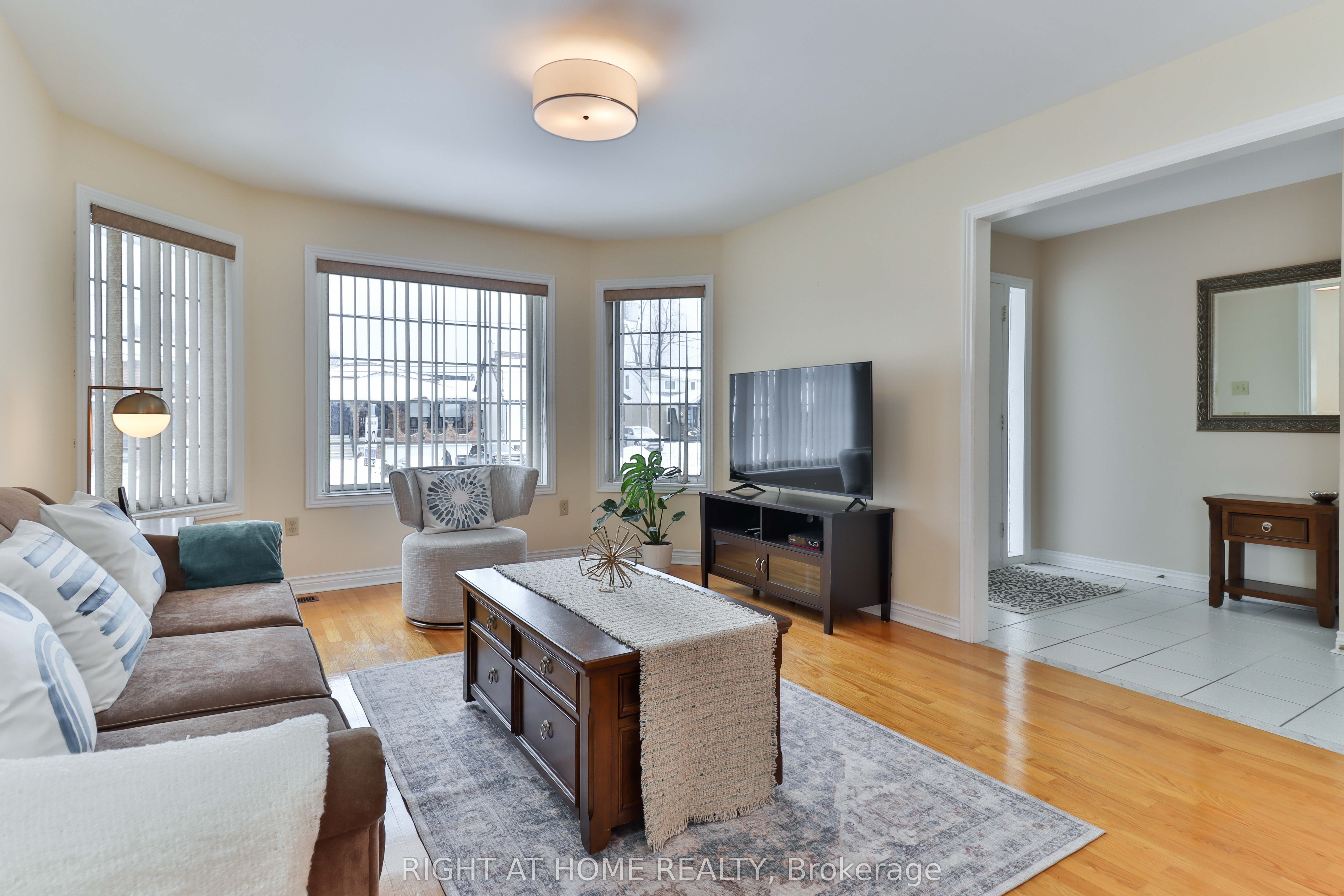 Additional image 4 of 459 Maple Leaf Drive, Toronto, ON, M6L 1R1