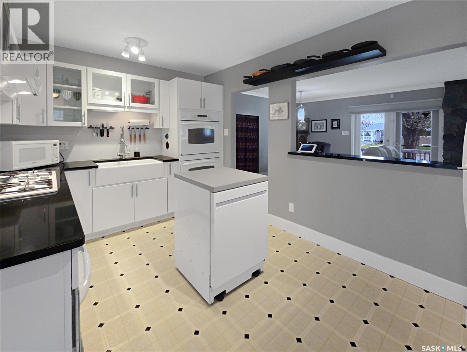 Additional image 6 of 1301 W Avenue N, Saskatoon, SK, S7L3J2
