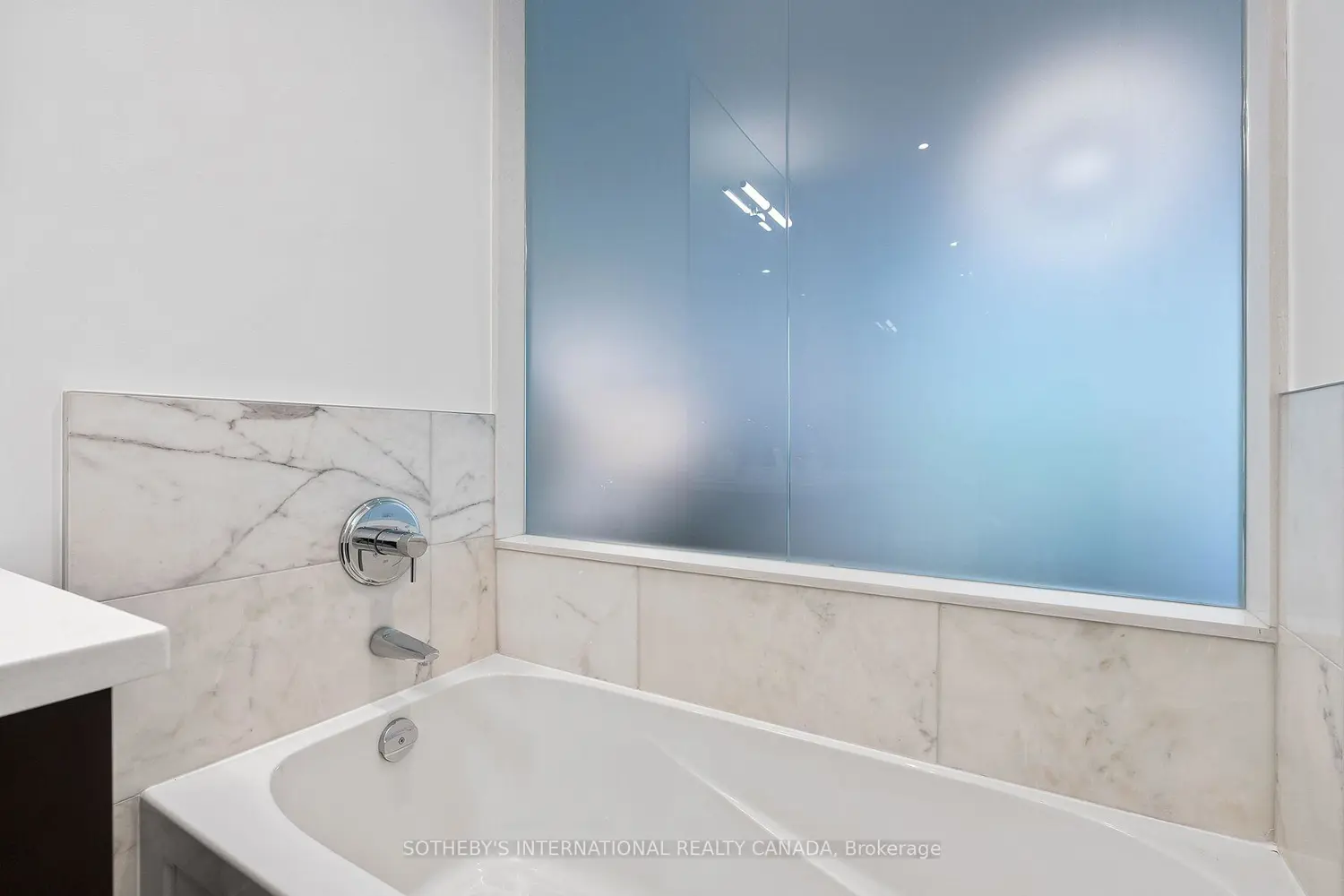 Additional image 3 of 29 Queens Quay Th 115