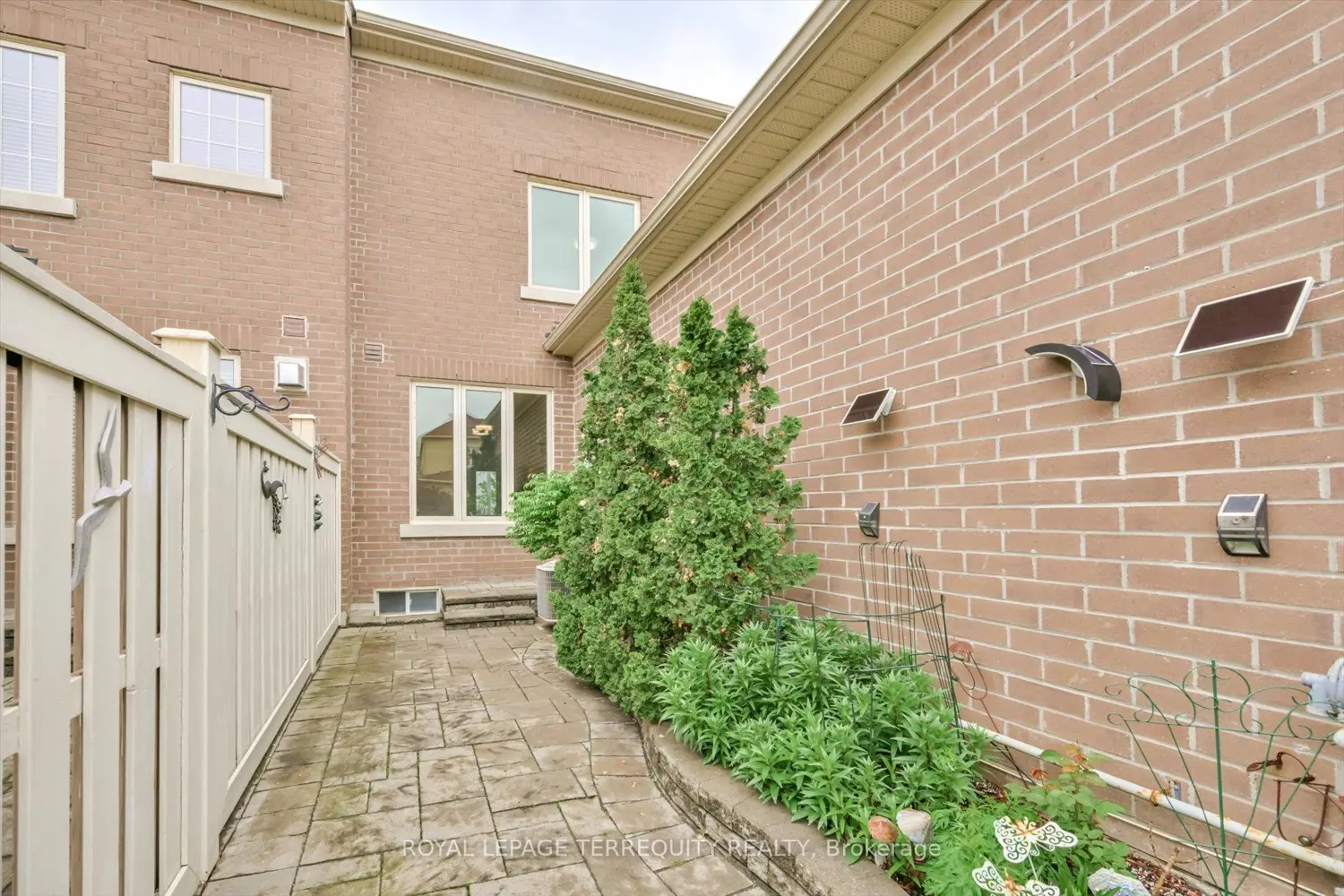 Additional image 17 of 10461 Woodbine Avenue