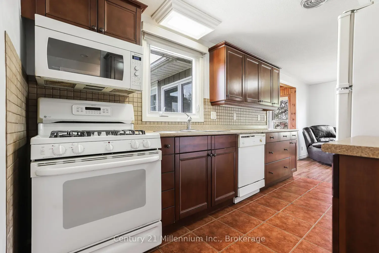 Additional image 10 of 72234 Lakeshore Drive
