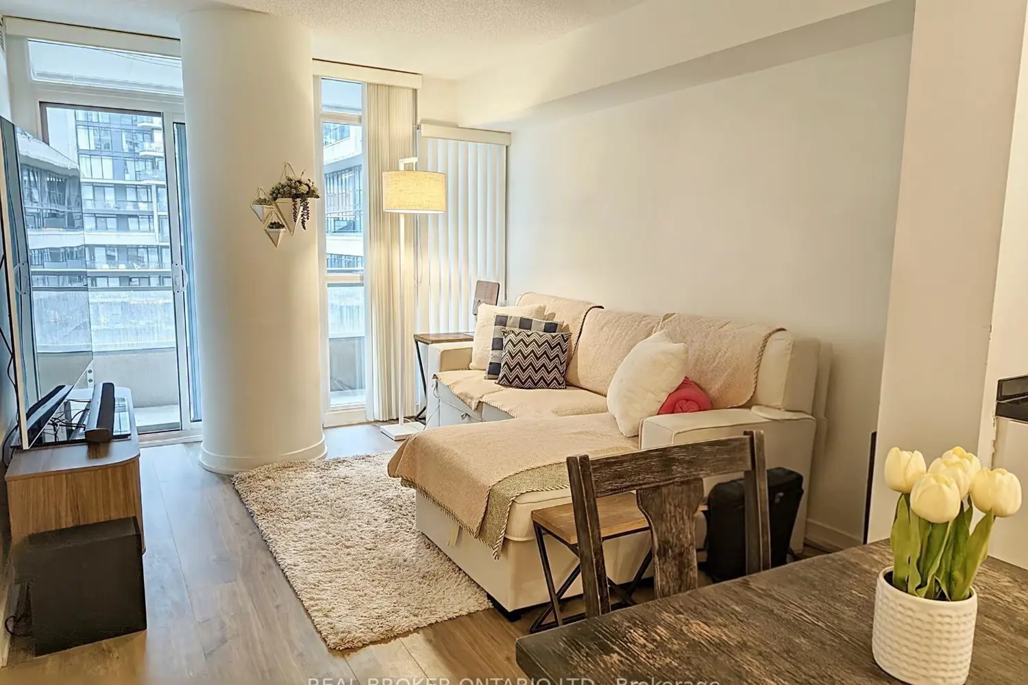 10 Capreol Court 857