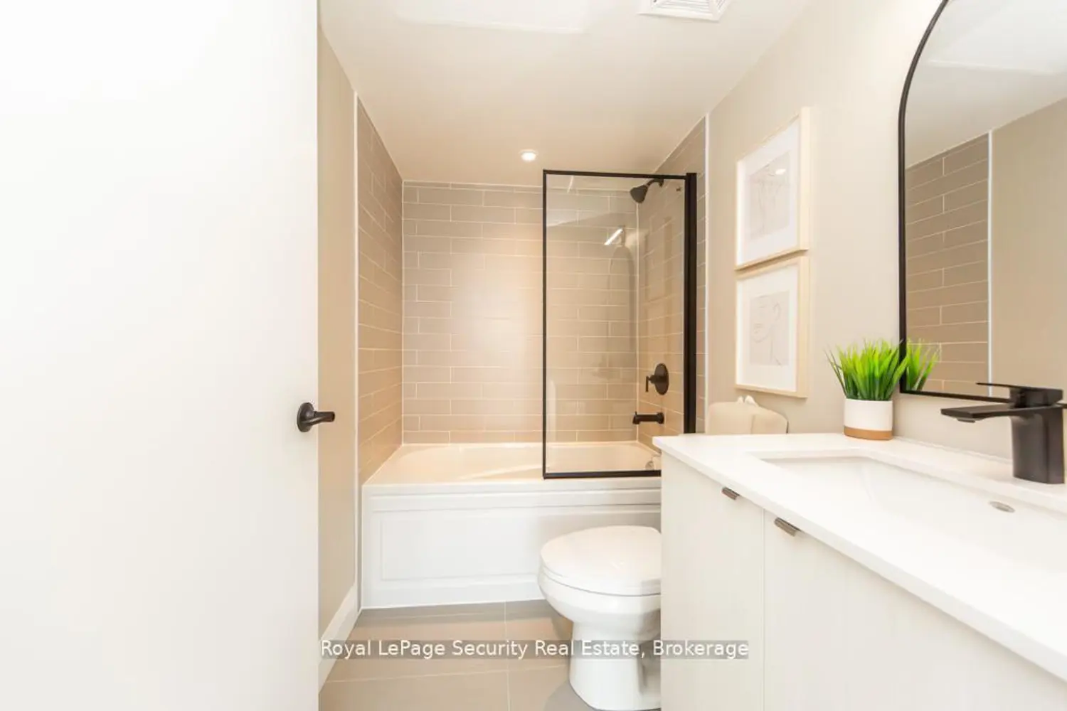 Additional image 9 of 1461 Lawrence Avenue 2009