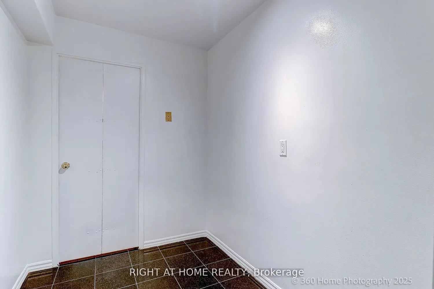 Additional image 15 of 1 Royal Orchard Boulevard 1107