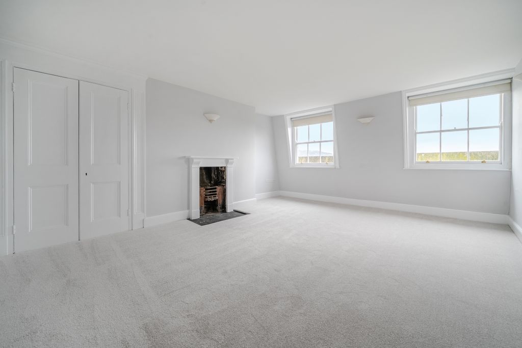 Additional image 10 of 6 bed town house to rentSuffolk Square, Cheltenham GL50
