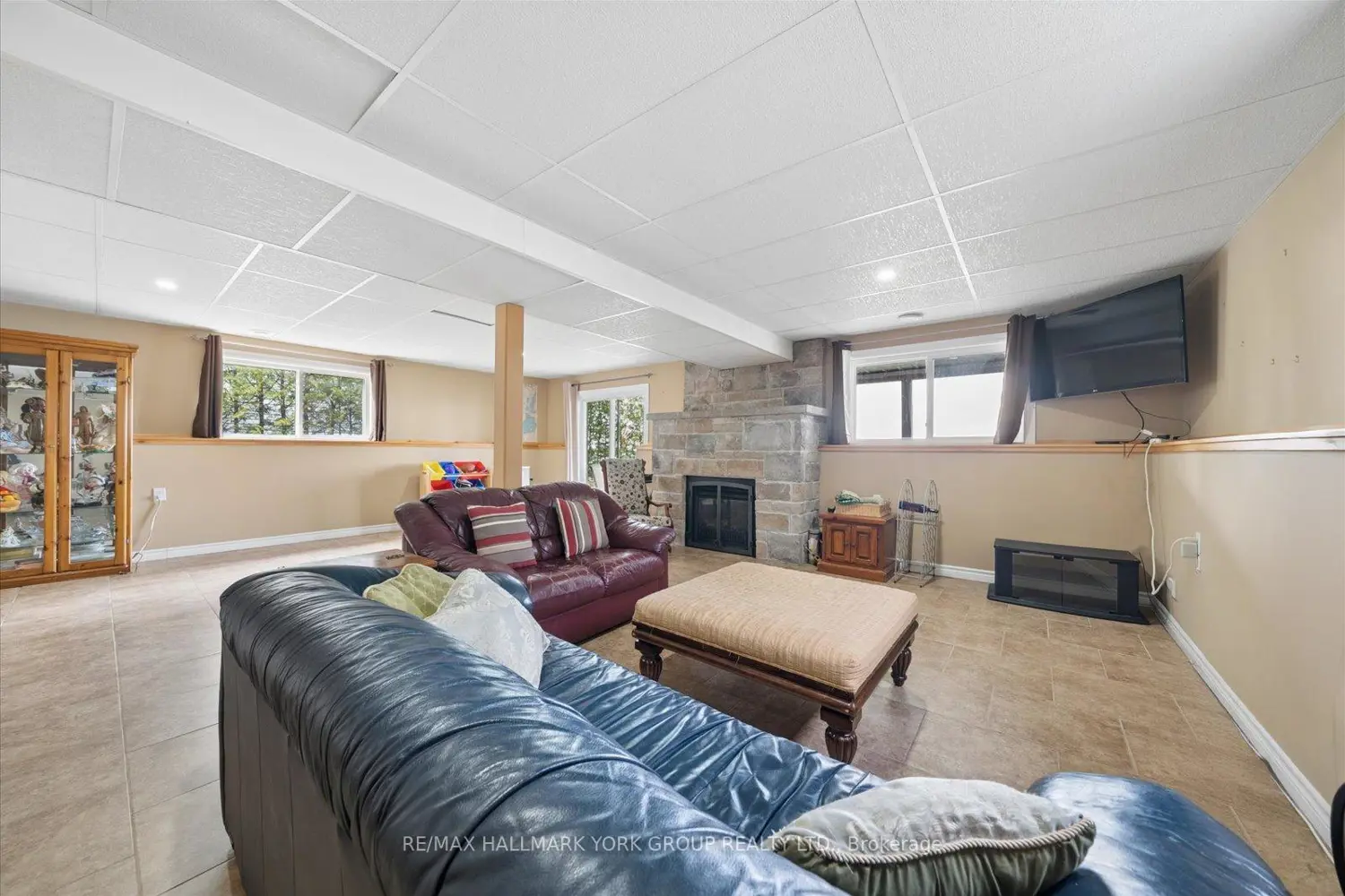 168 Irving Drive photo 3