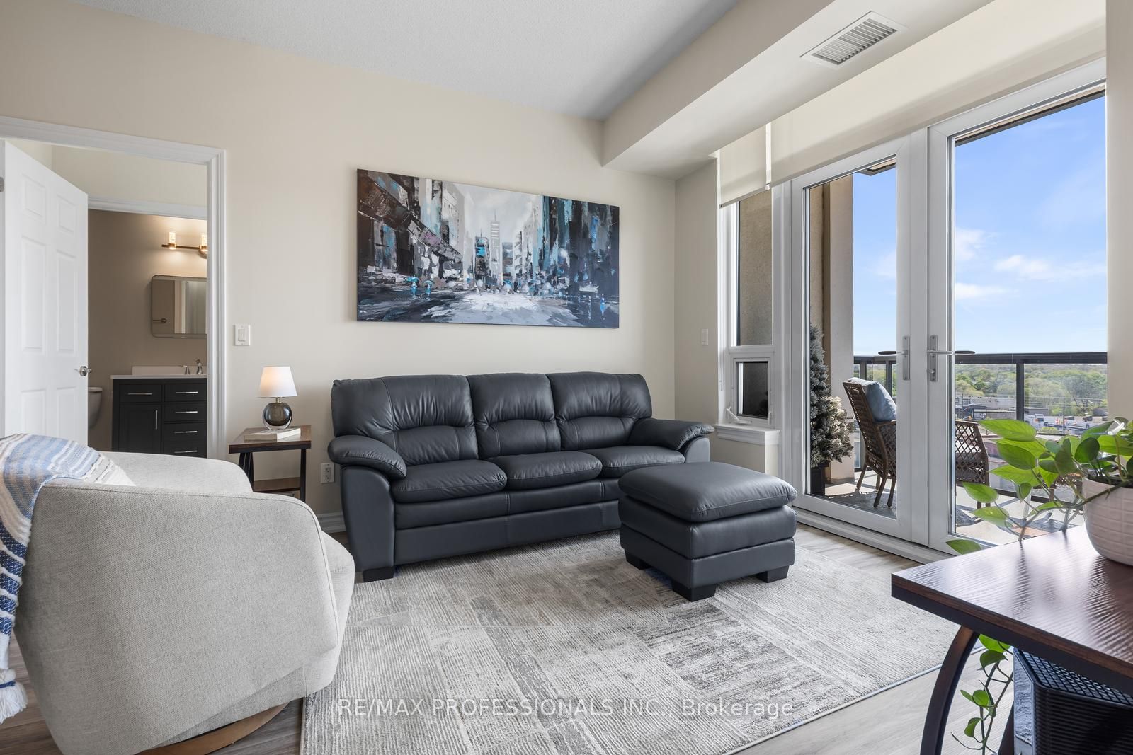 Additional image 3 of 801-1135 Royal York Road, Toronto, ON, M9A 0C3