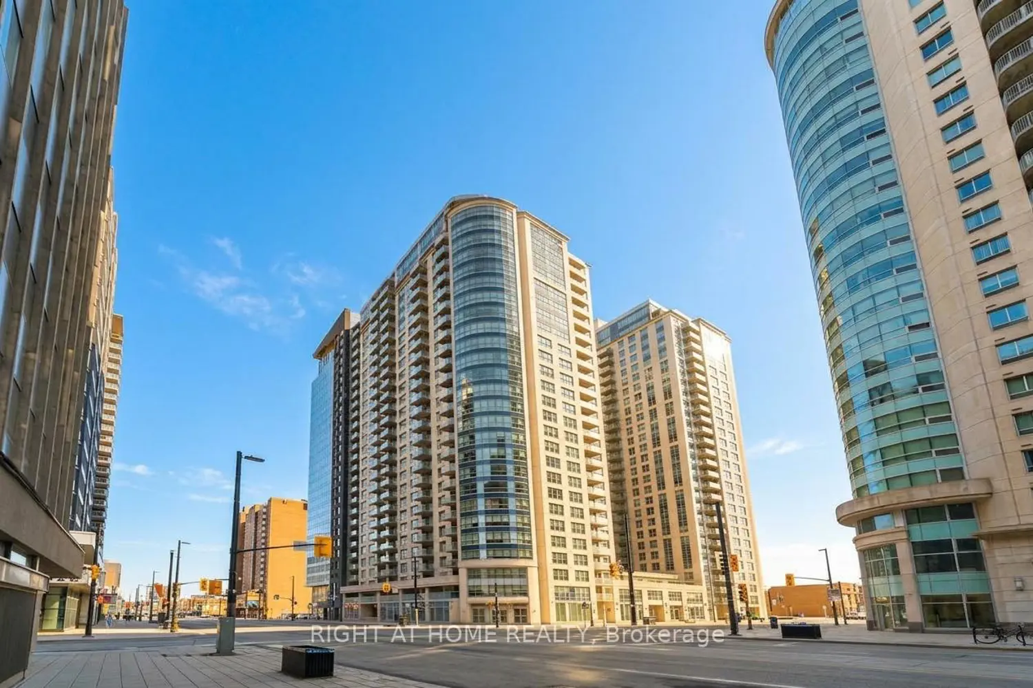 242 Rideau Street Ph1 2703