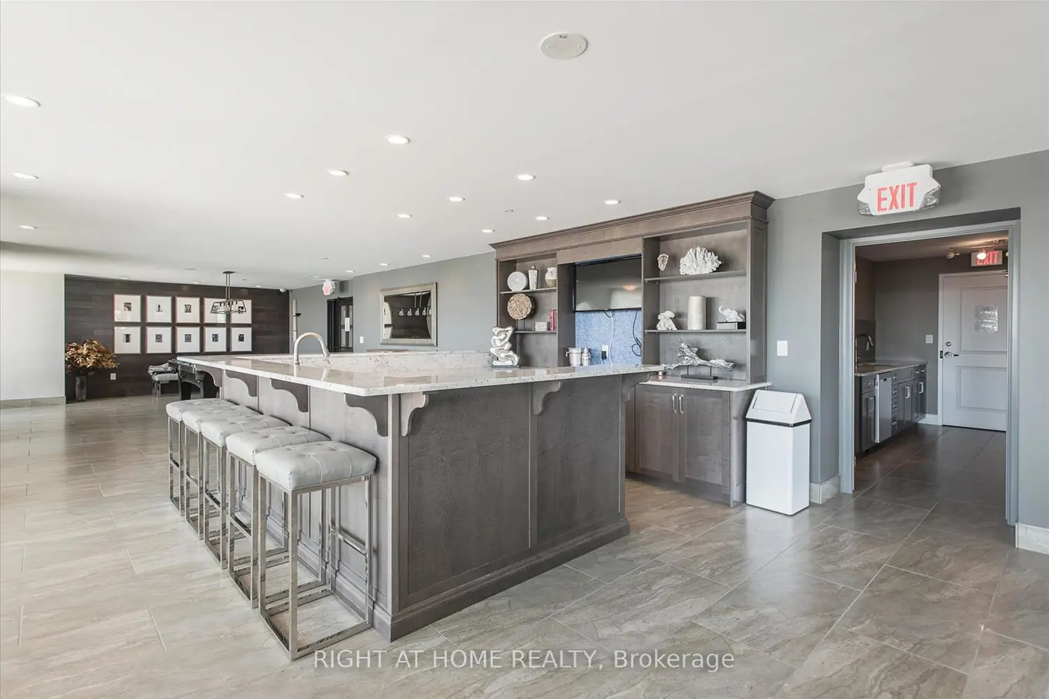 160 Macdonell Street 707 photo 4