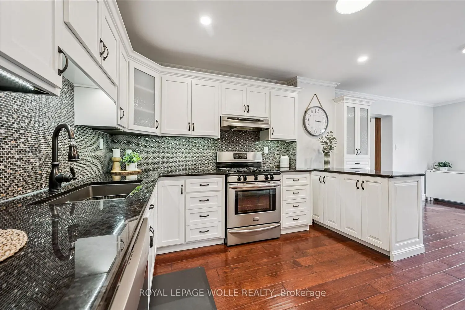 Additional image 18 of 16 Hampton Street