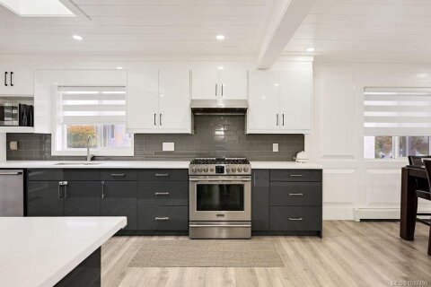 Additional image 7 of 2710 Victor Street, Victoria, BC, V8R 4E4