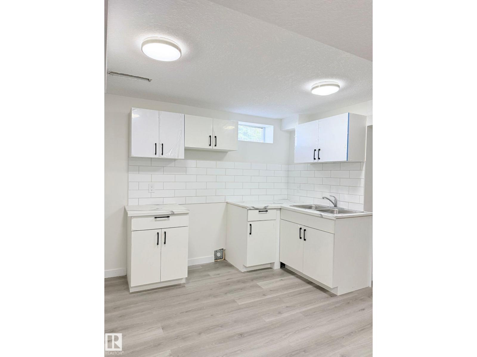 Additional image 2 of 11628 151 Avenue NW, Edmonton, AB, T5X1C6
