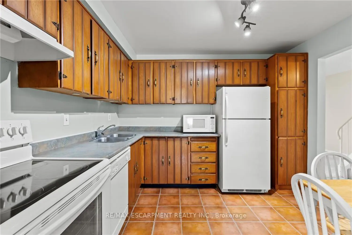 Additional image 7 of 2825 Gananoque Drive 11