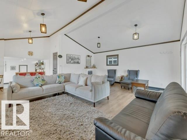 Additional image 4 of 3602 50th Avenue, Sylvan Lake, AB, T4S1B2