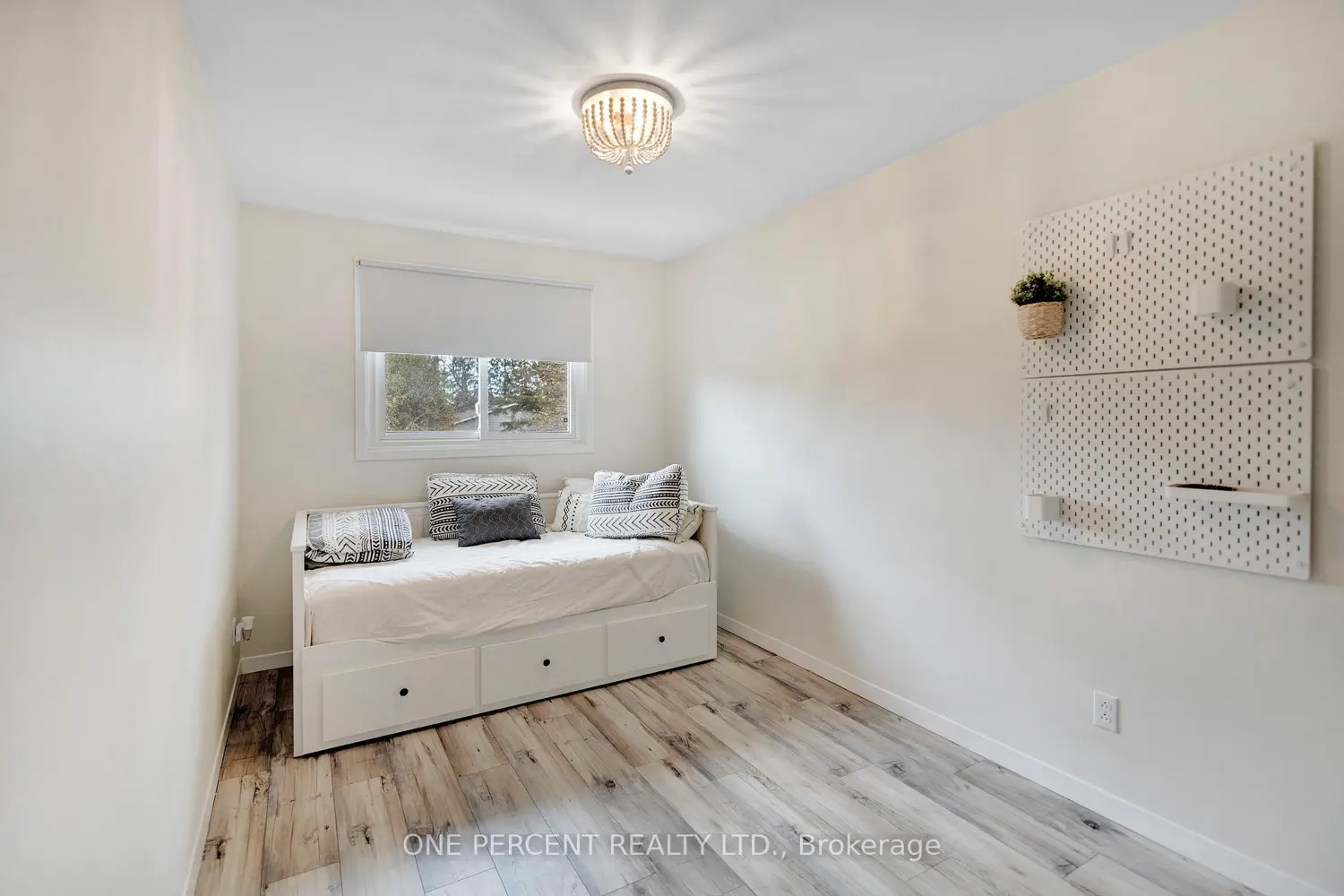Additional image 8 of 32 Montclair Crescent