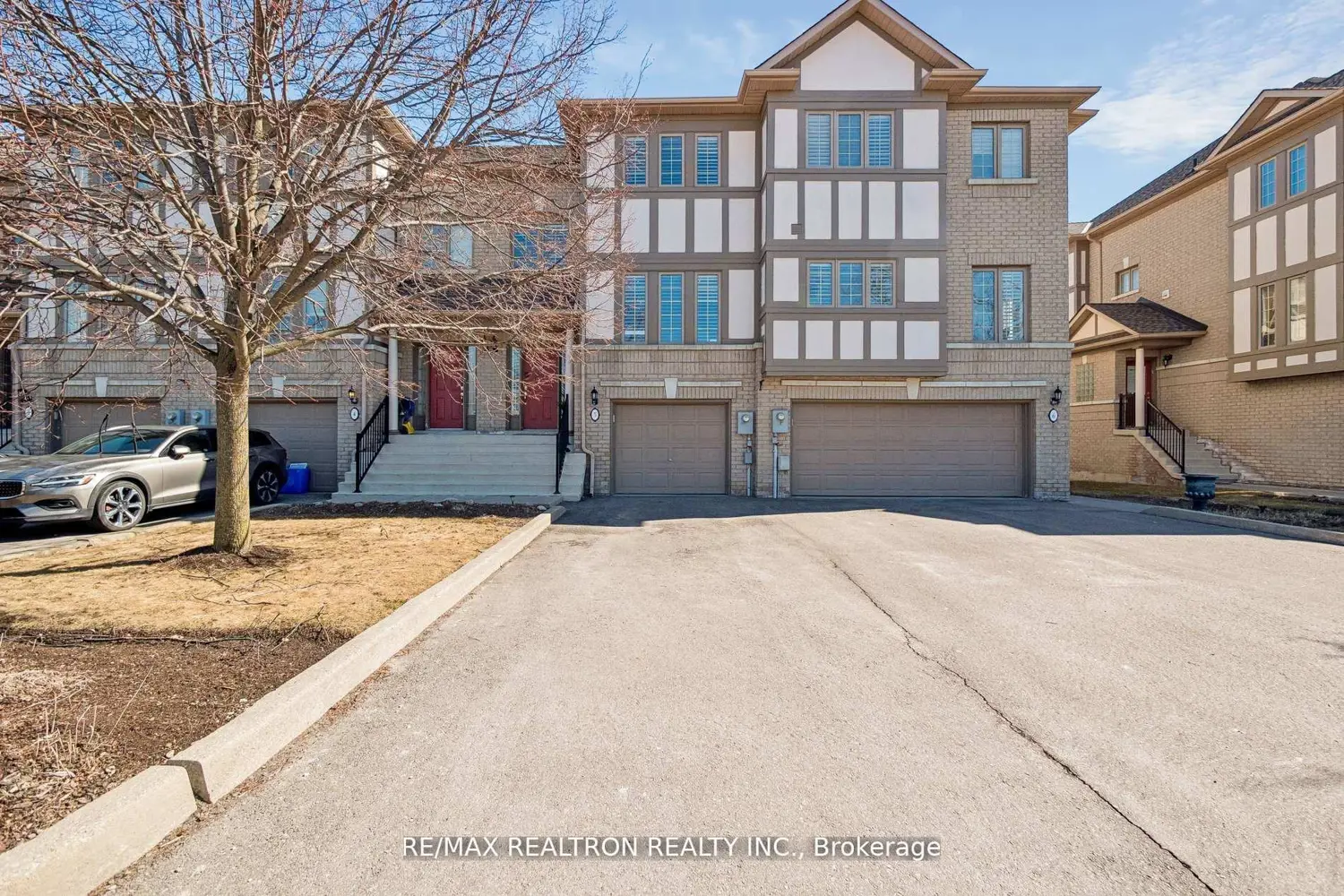 8909 Bathurst Street 5