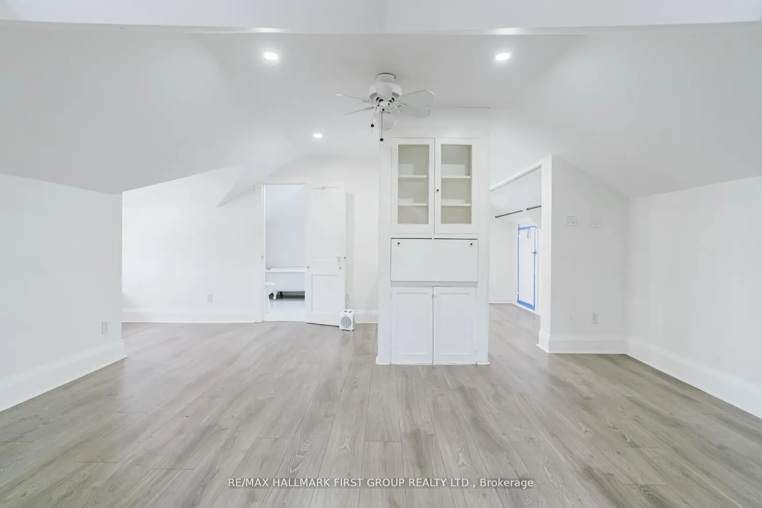 Additional image 16 of 512 Simcoe Street