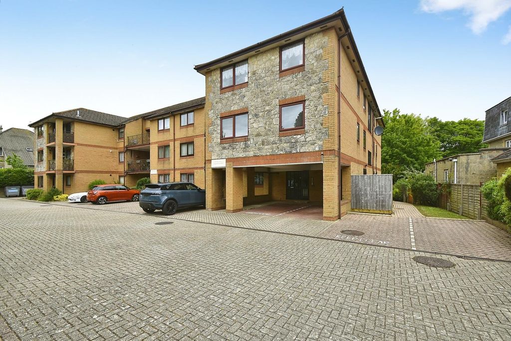 2 bed flat to rent47 Victoria Avenue, Shanklin PO37