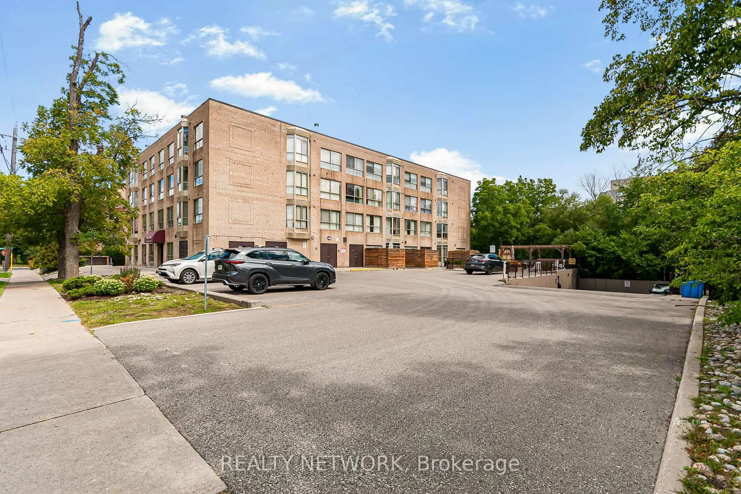 Additional image 18 of 249 Major Mackenzie Drive 106