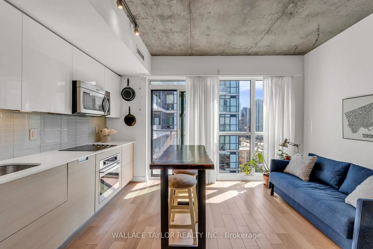 Additional image 6 of 210 Simcoe Street 1702