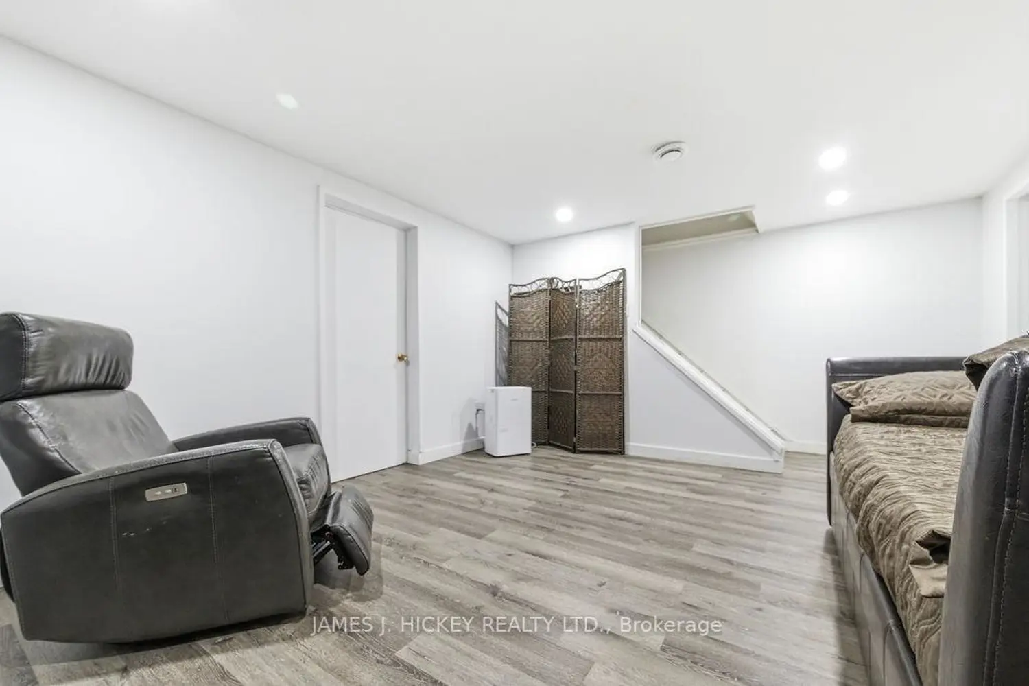 Additional image 14 of 51 Frontenac Crescent