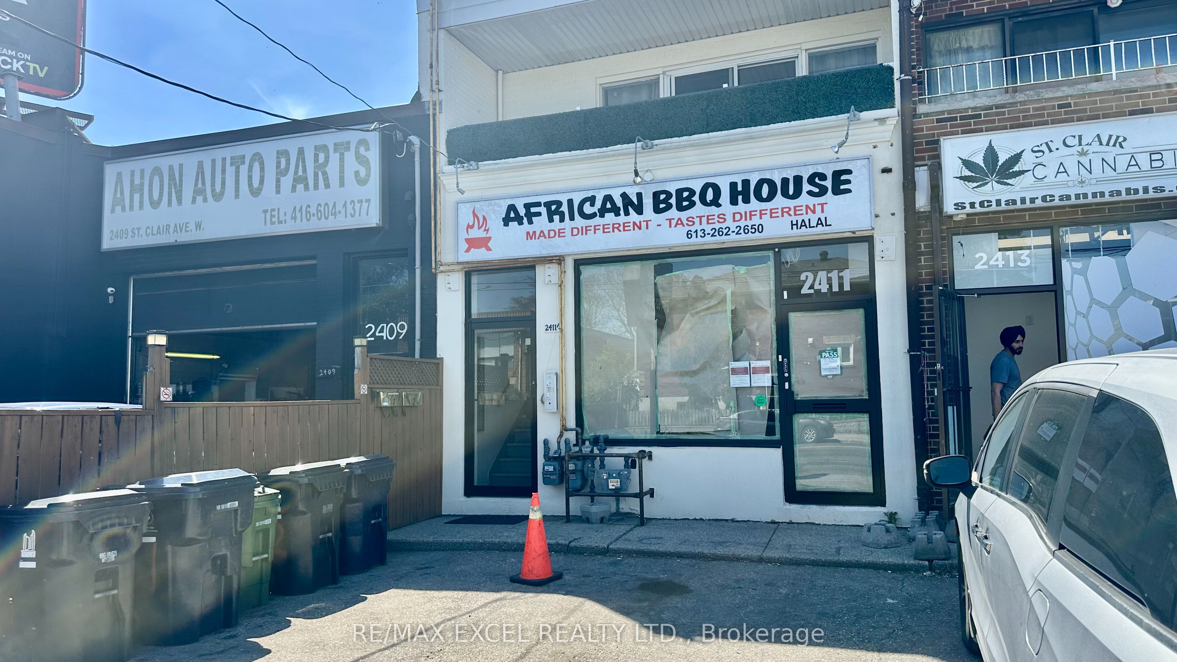 2411 St Clair Avenue W, Toronto, ON, M6N 1K9