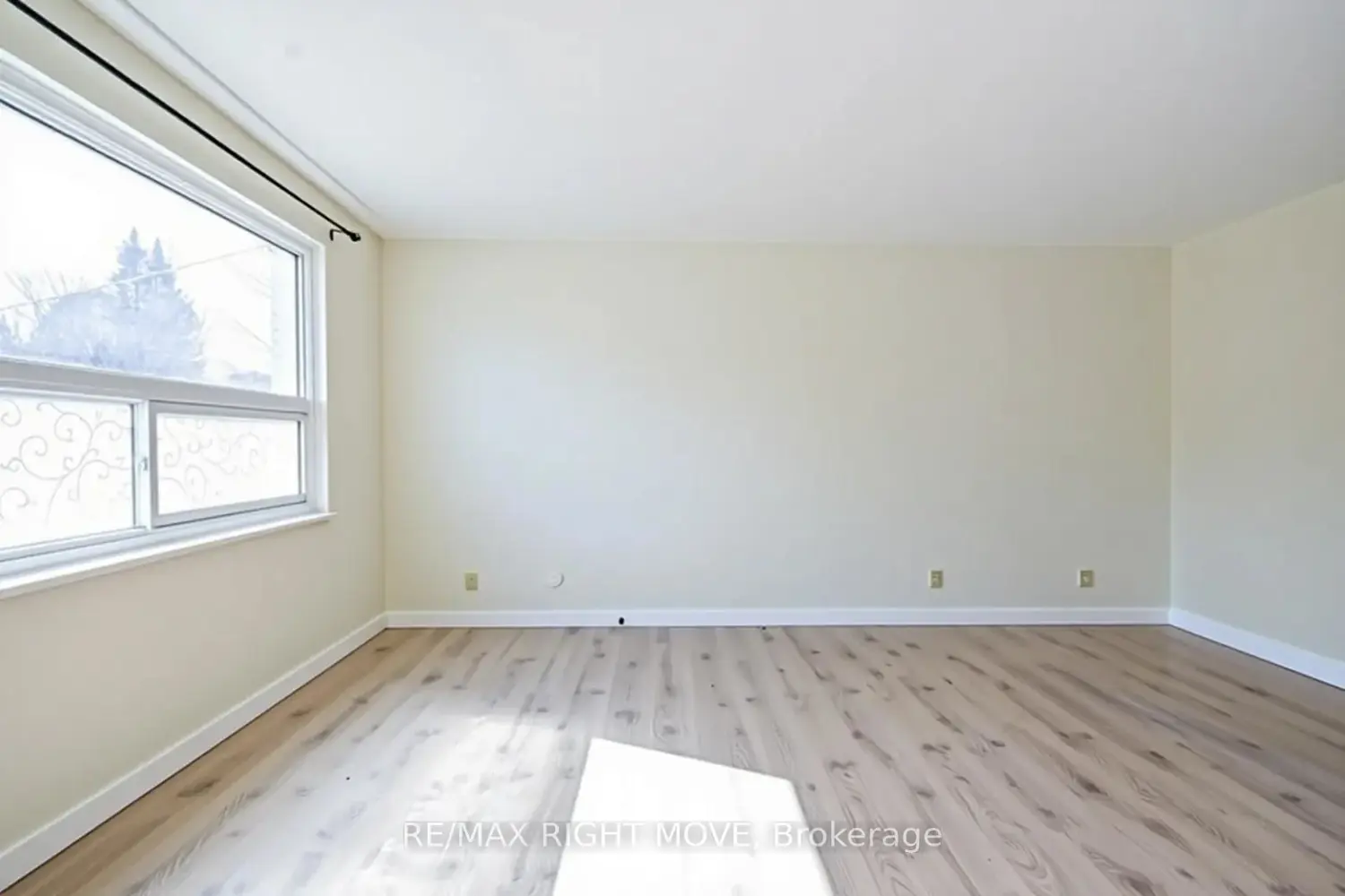 Additional image 3 of 162 Pratt Crescent