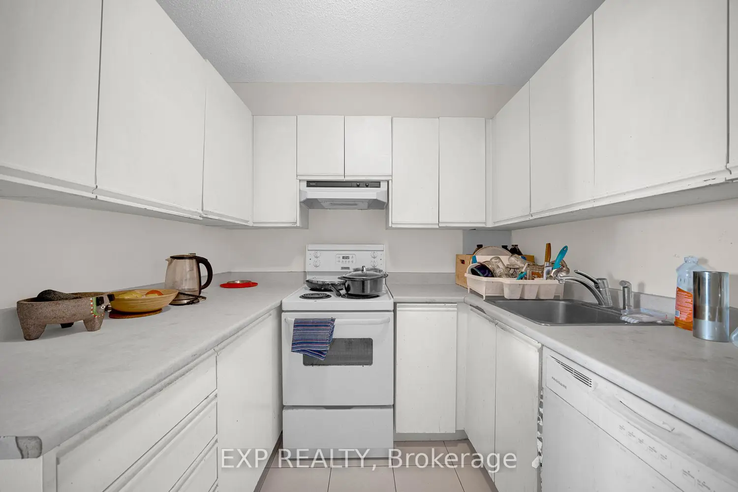 Additional image 9 of 475 Laurier Avenue 1002