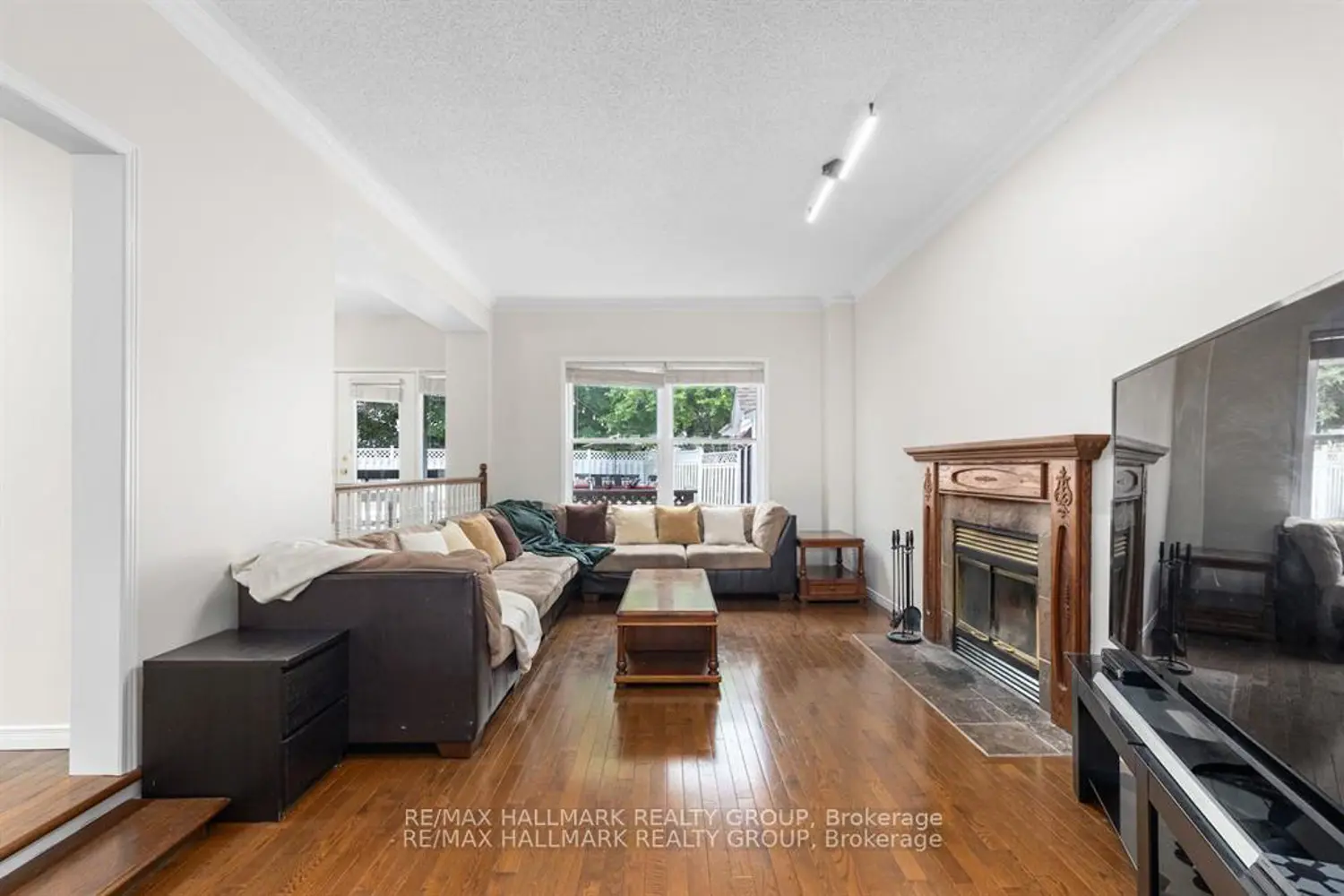 1404 Montresor Way photo 4