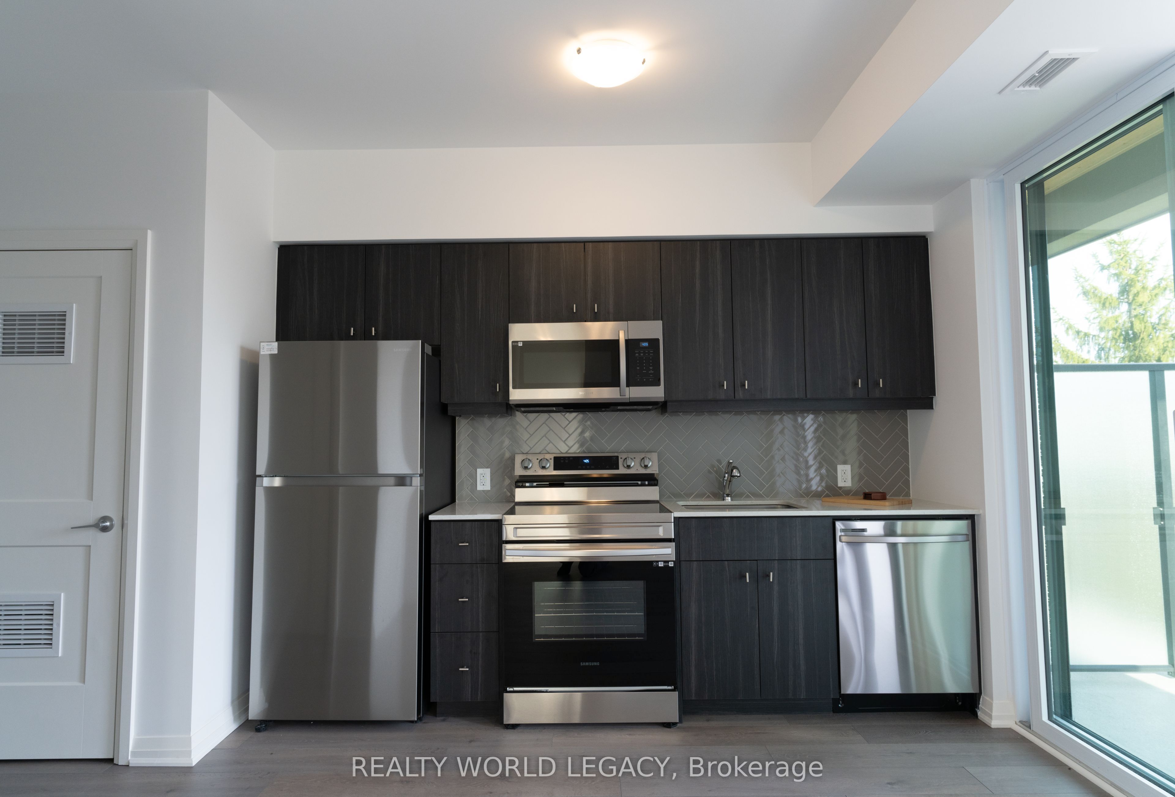 215-101 Golden Eagle Road, Waterloo, ON, N2V 0H4 photo 4