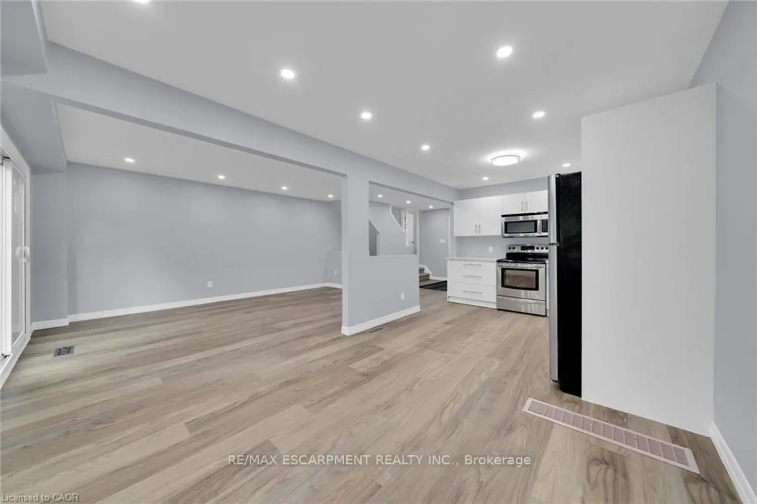 Additional image 6 of 451 Woodview Road 4