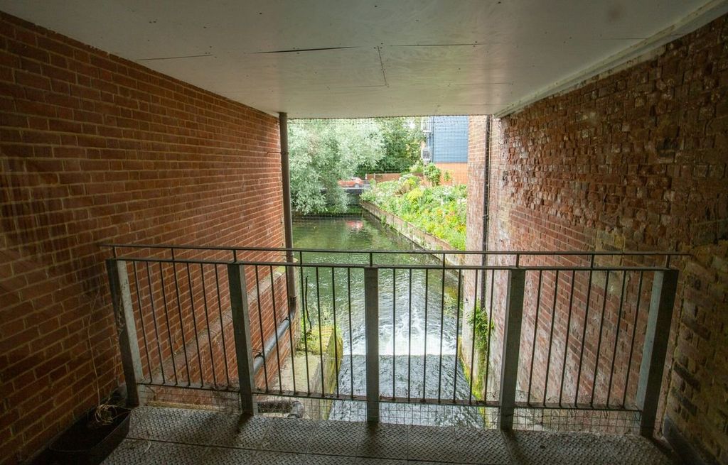 Additional image 10 of 2 bed flat to rentWeir Court, Barton Mill Road, Canterbury, Kent CT1