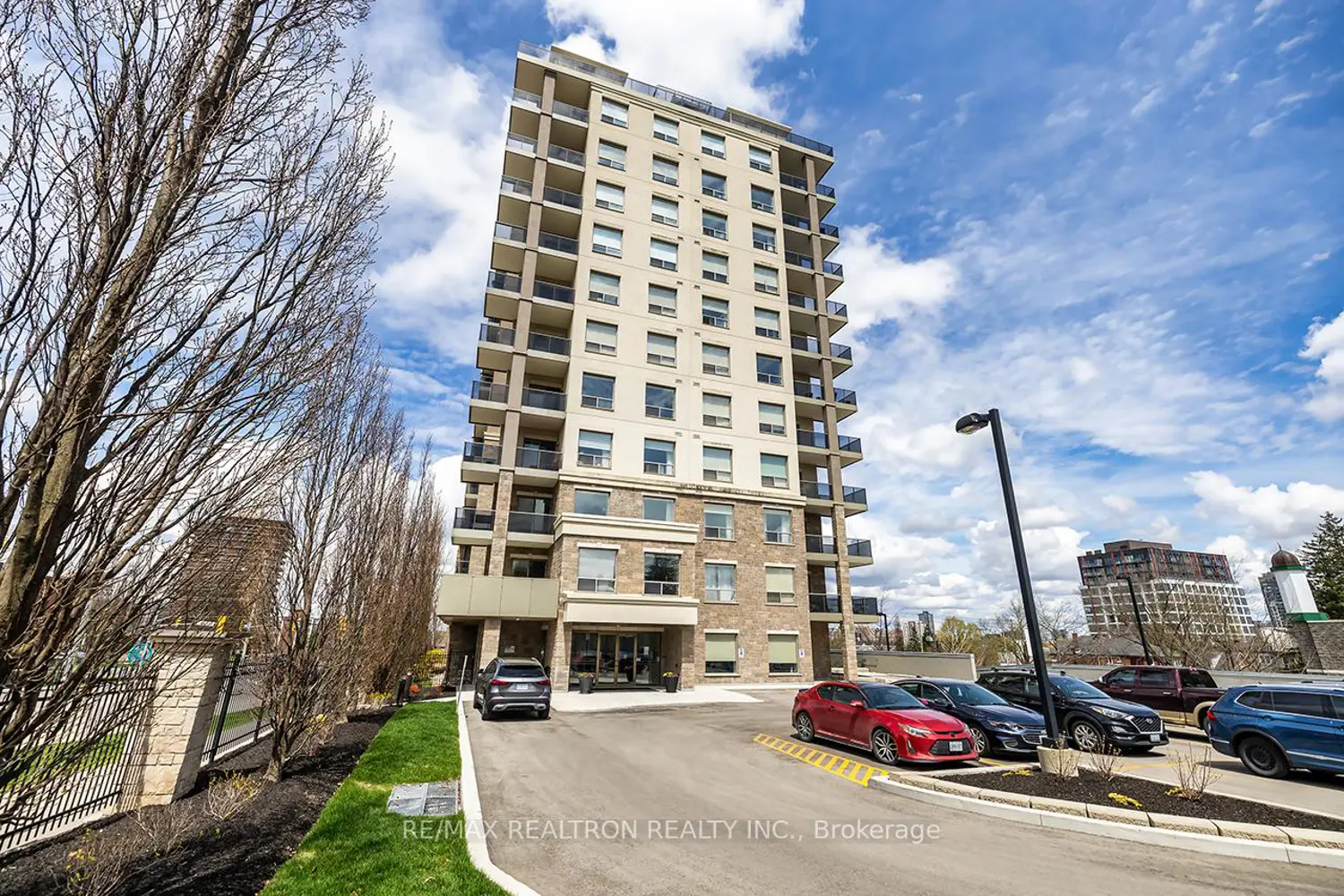 223 Erb Street 604 photo 2