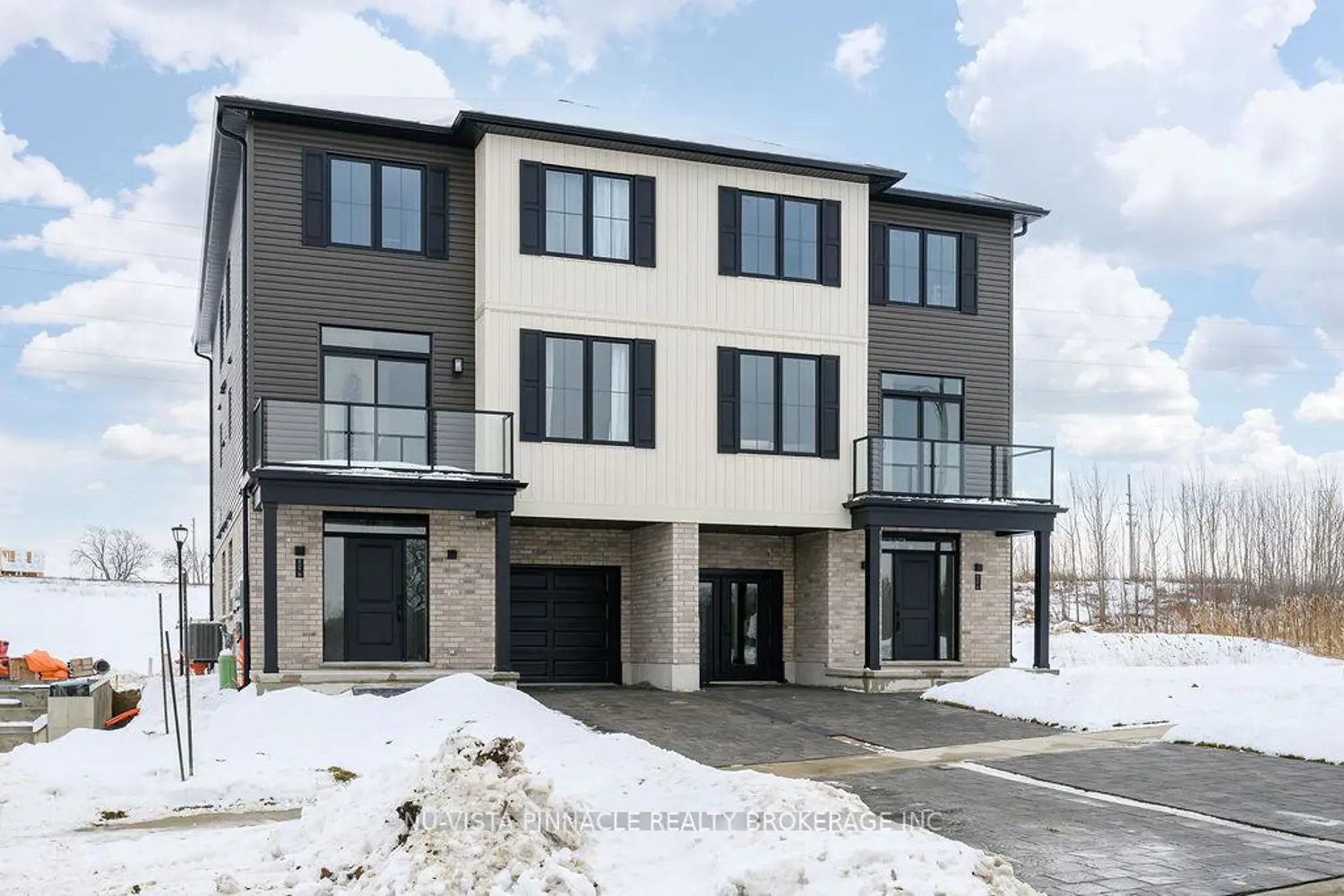 Additional image 19 of 2592 Sheffield Boulevard