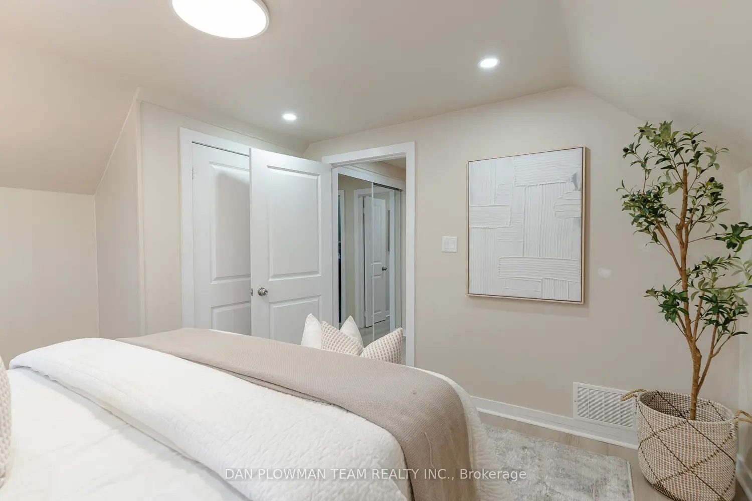 Additional image 7 of 752 Douglas Street