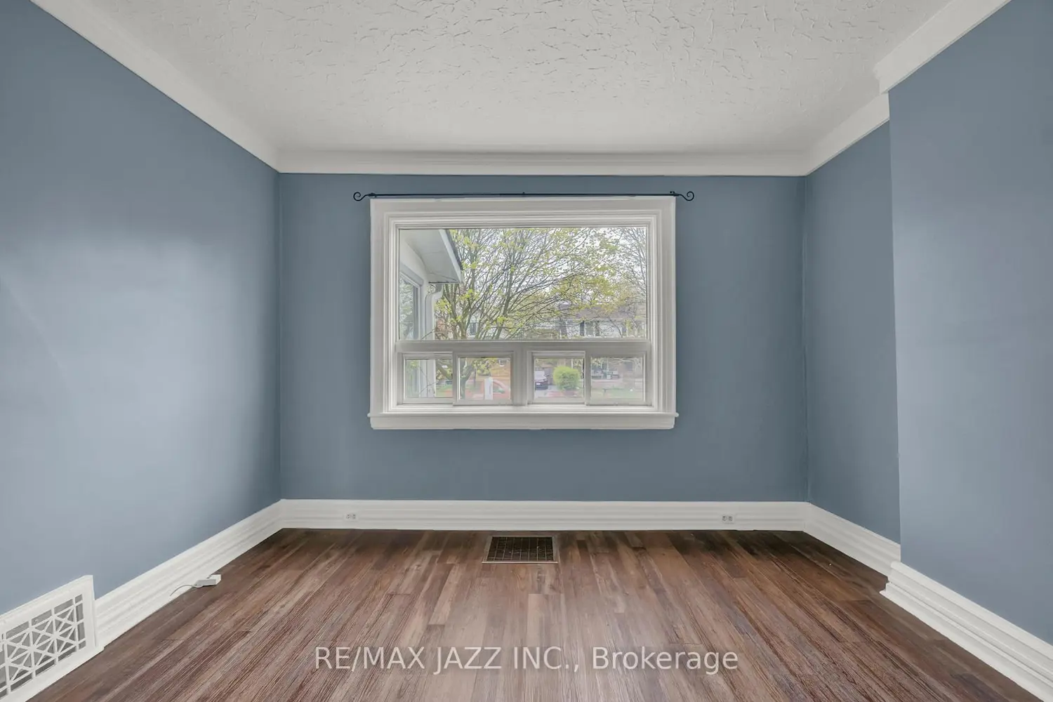 Additional image 6 of 636 Carnegie Avenue
