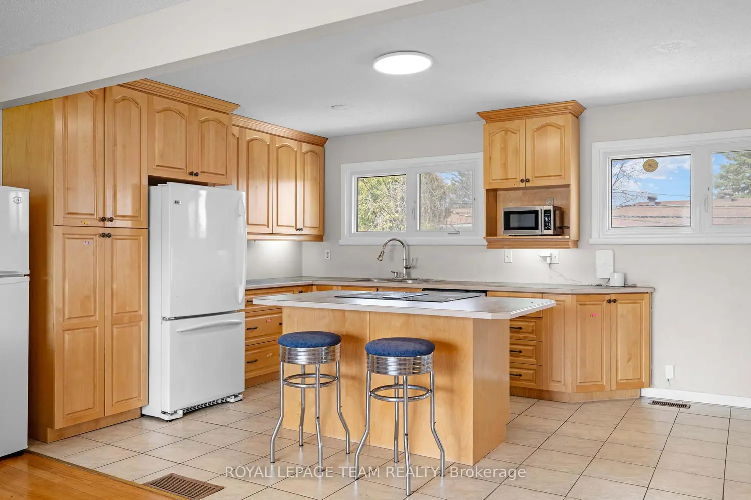50 Hilliard Avenue photo 2