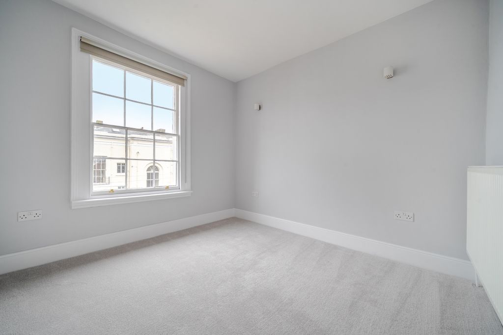 Additional image 15 of 6 bed town house to rentSuffolk Square, Cheltenham GL50