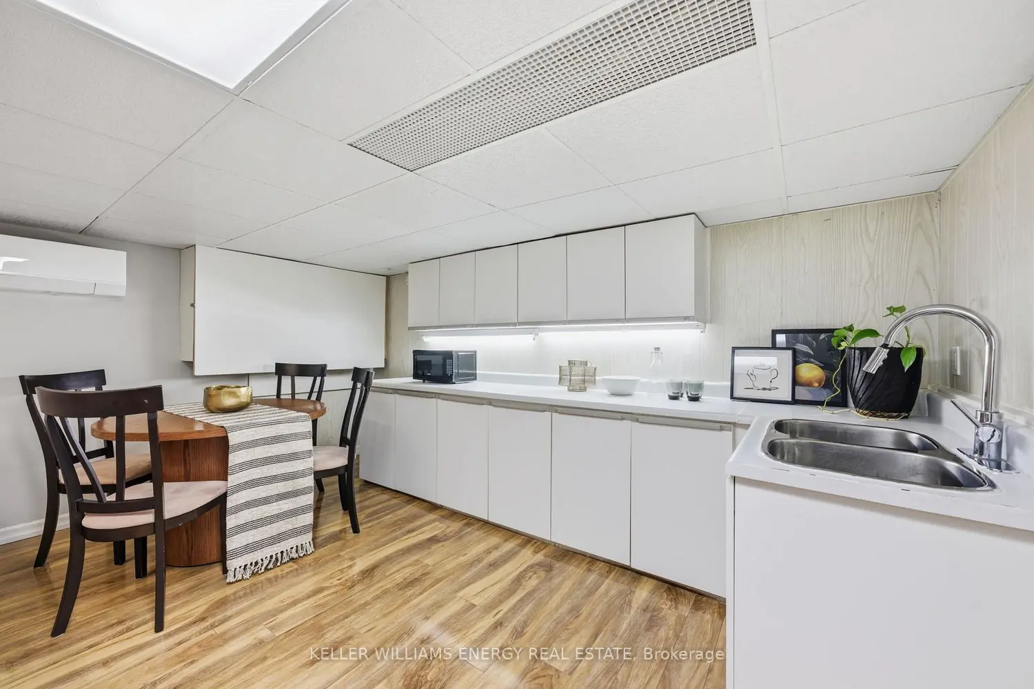 Additional image 13 of 452 Simcoe Street