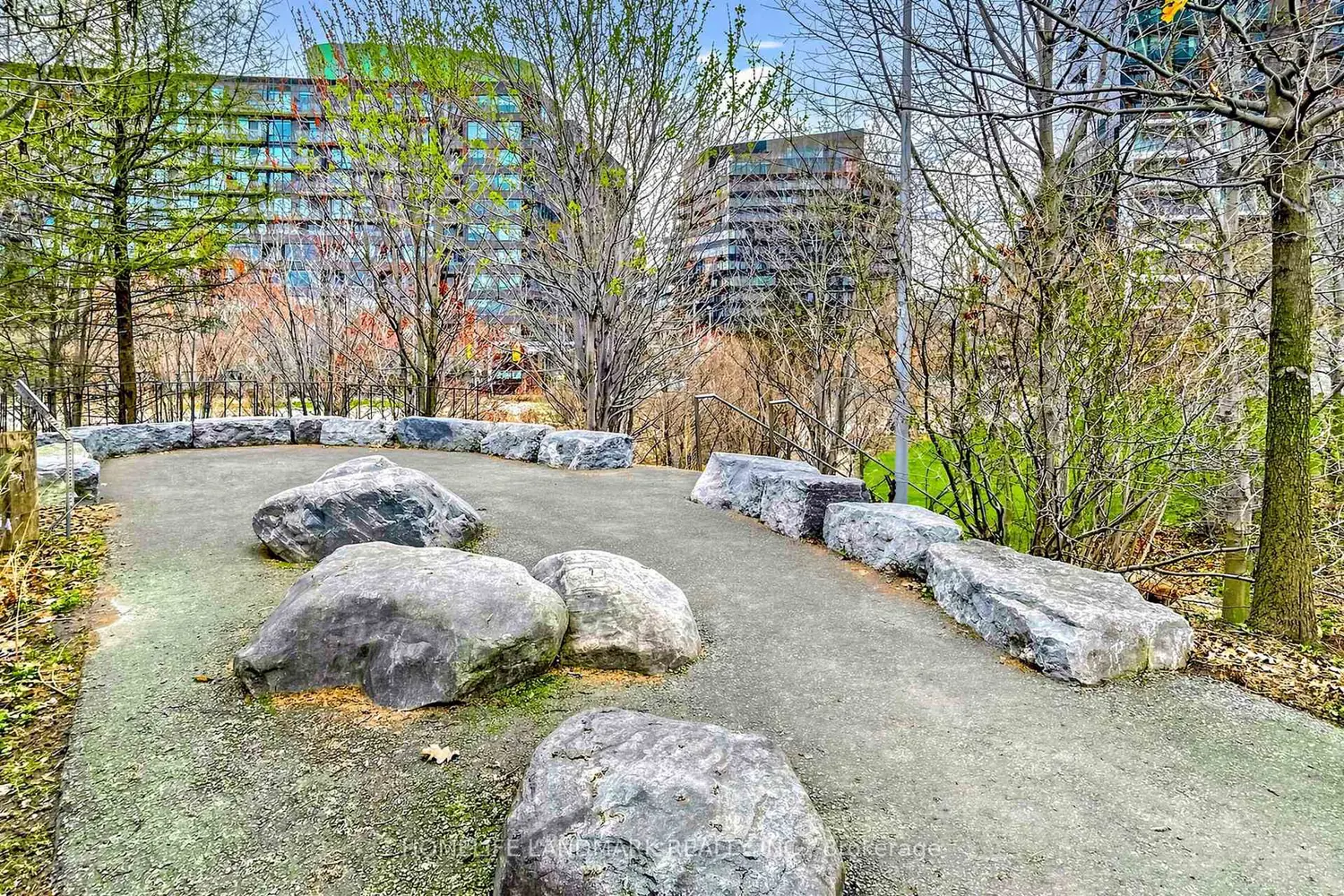 Additional image 18 of 21 Lawren Harris Square 801