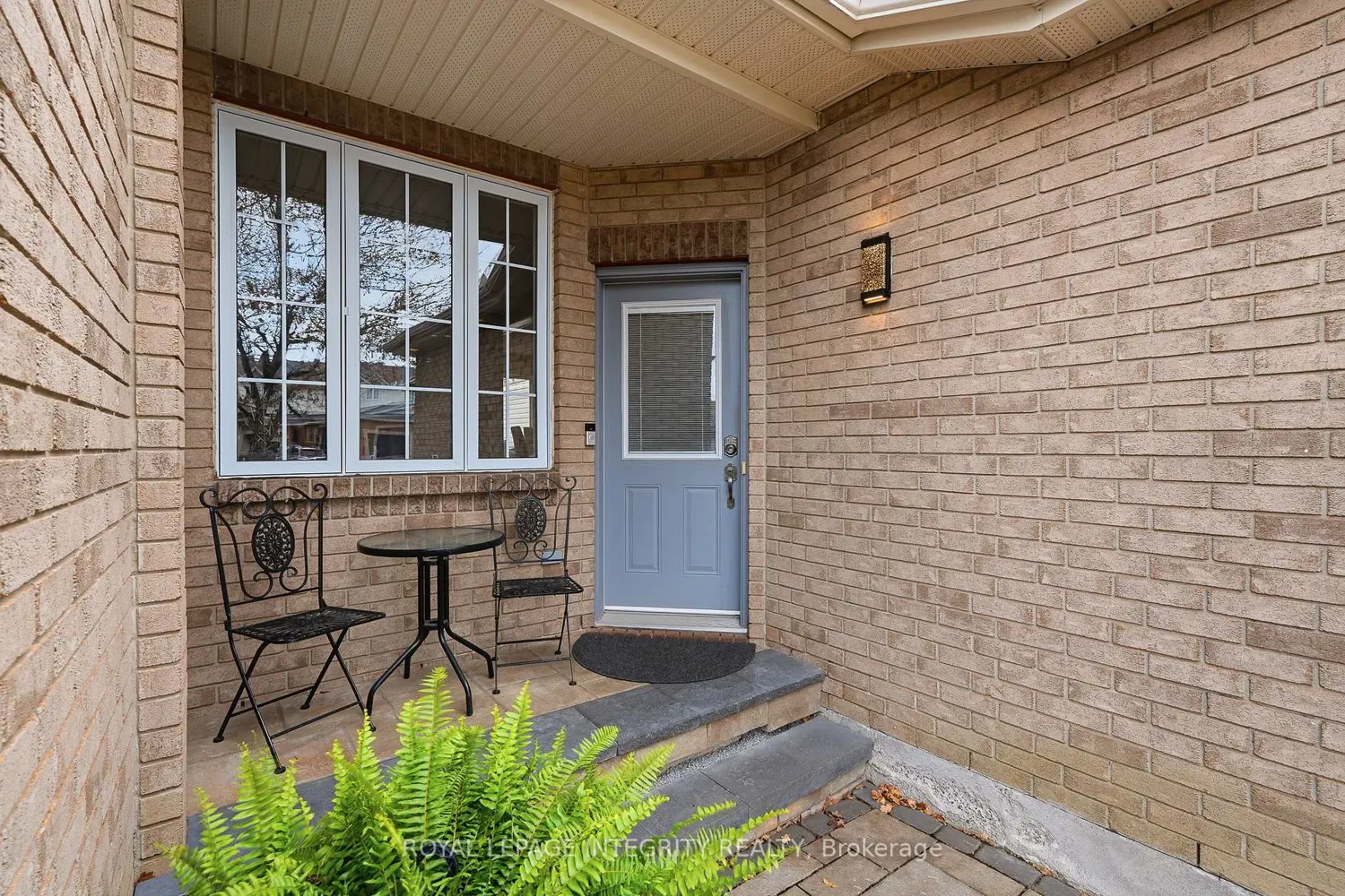 1073 Brasseur Crescent photo 2