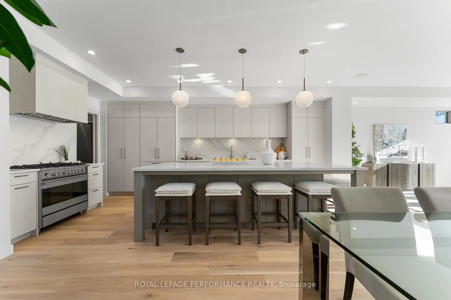 426 Avondale Avenue photo 4