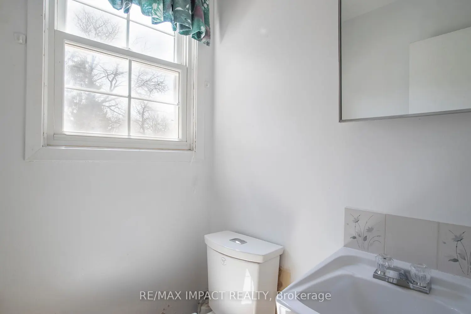 Additional image 10 of 19 Macpherson Avenue 37