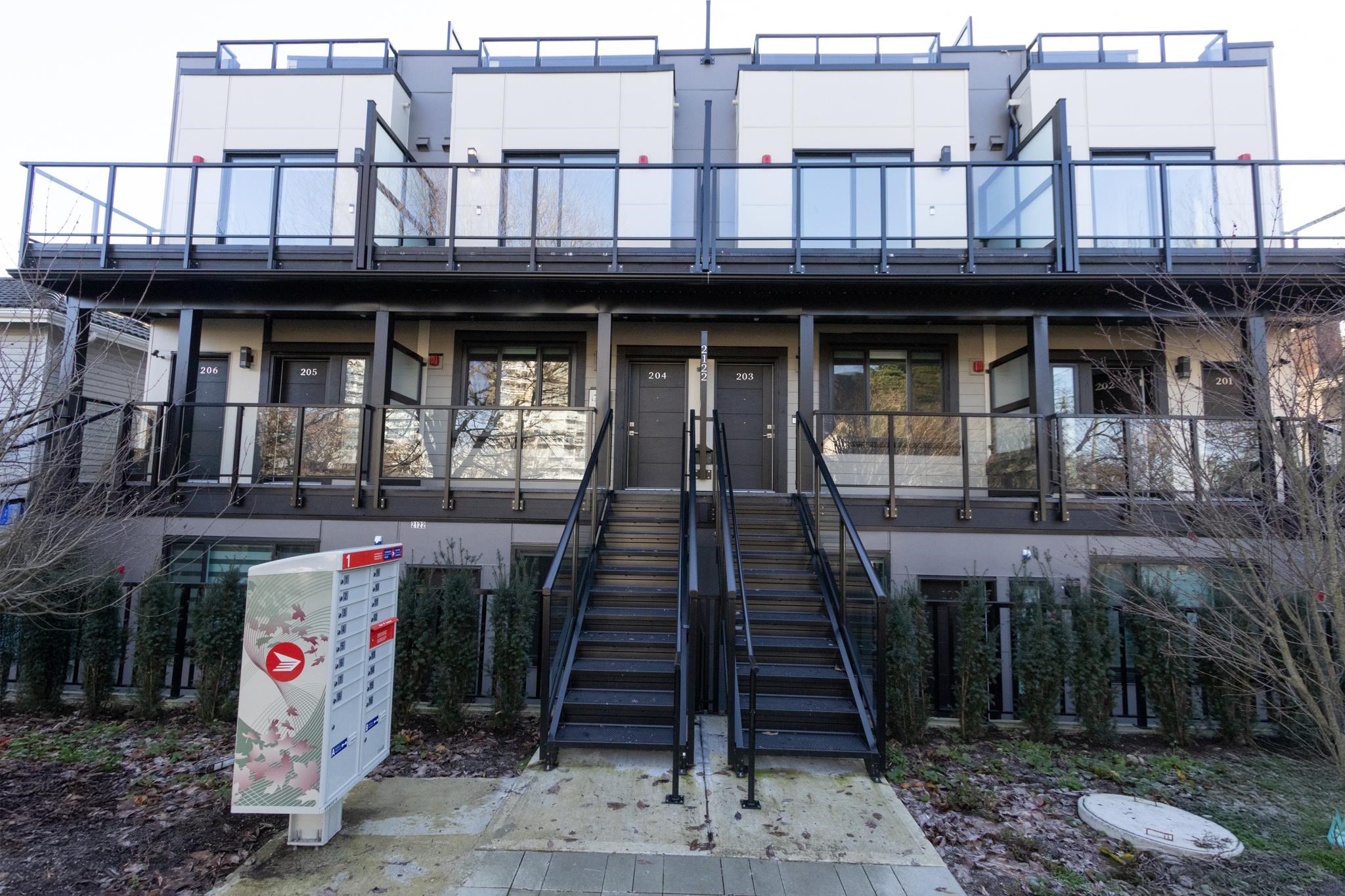 204-2122 32 Avenue E, Vancouver, BC, V5N 3B9