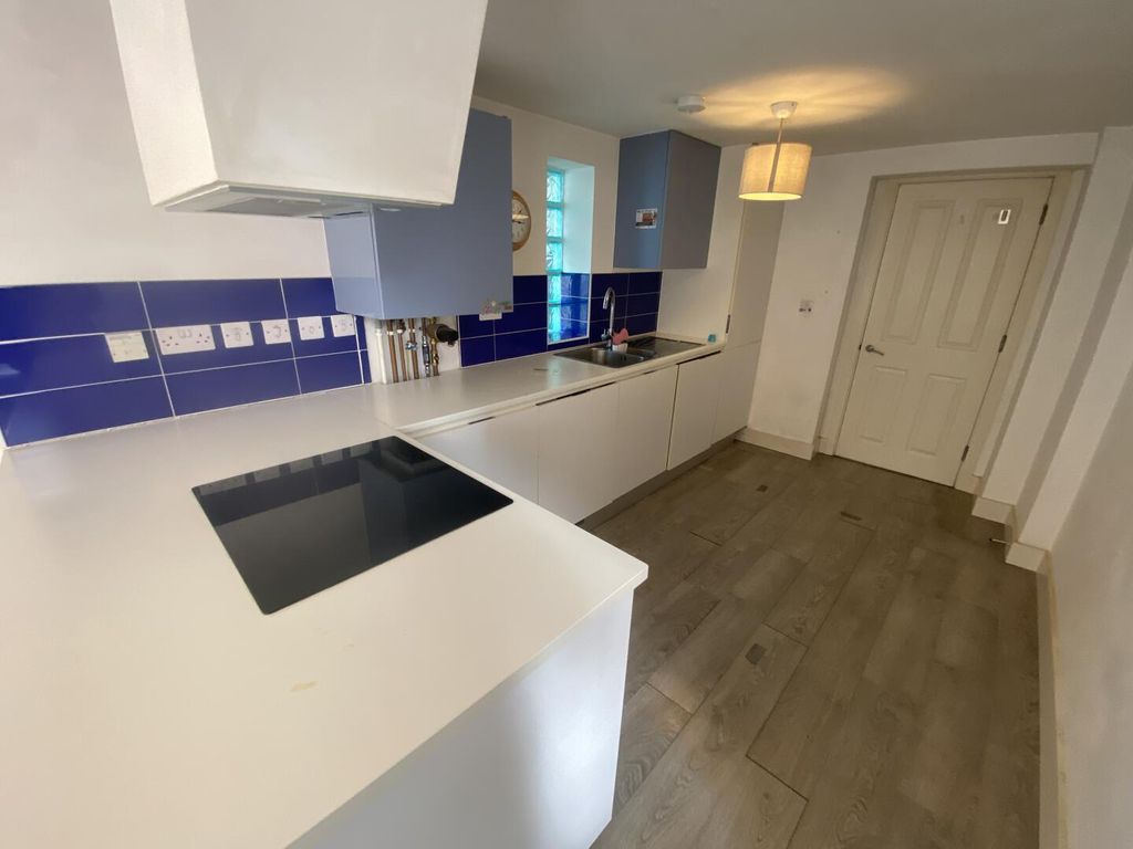 Additional image 3 of 2 bed flat to rentLugley Street, Newport PO30