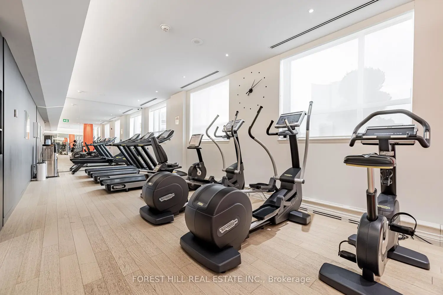 Additional image 20 of 38 Avenue Road 2002