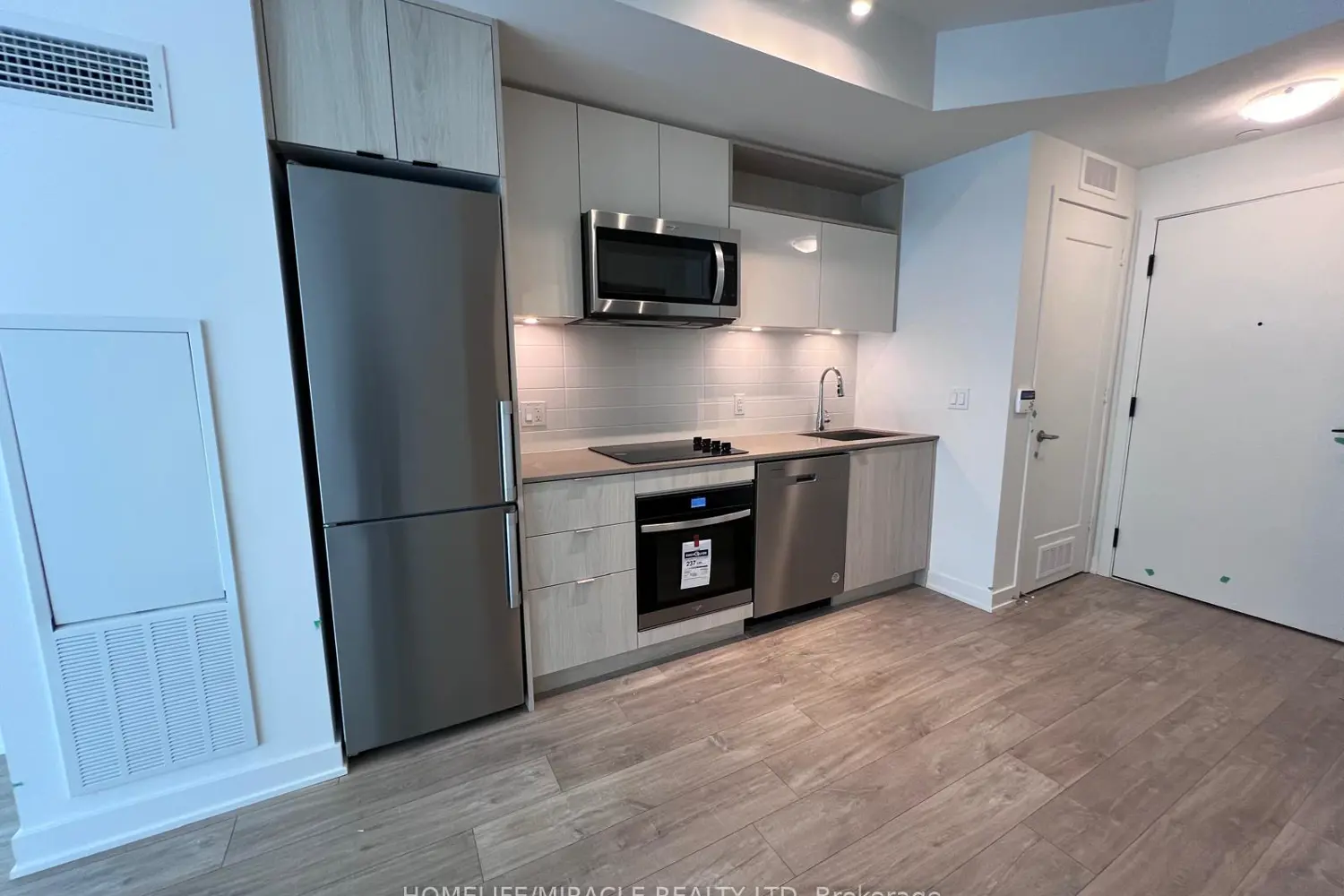 Additional image 3 of 135 Lower Sherbourne Street 2423