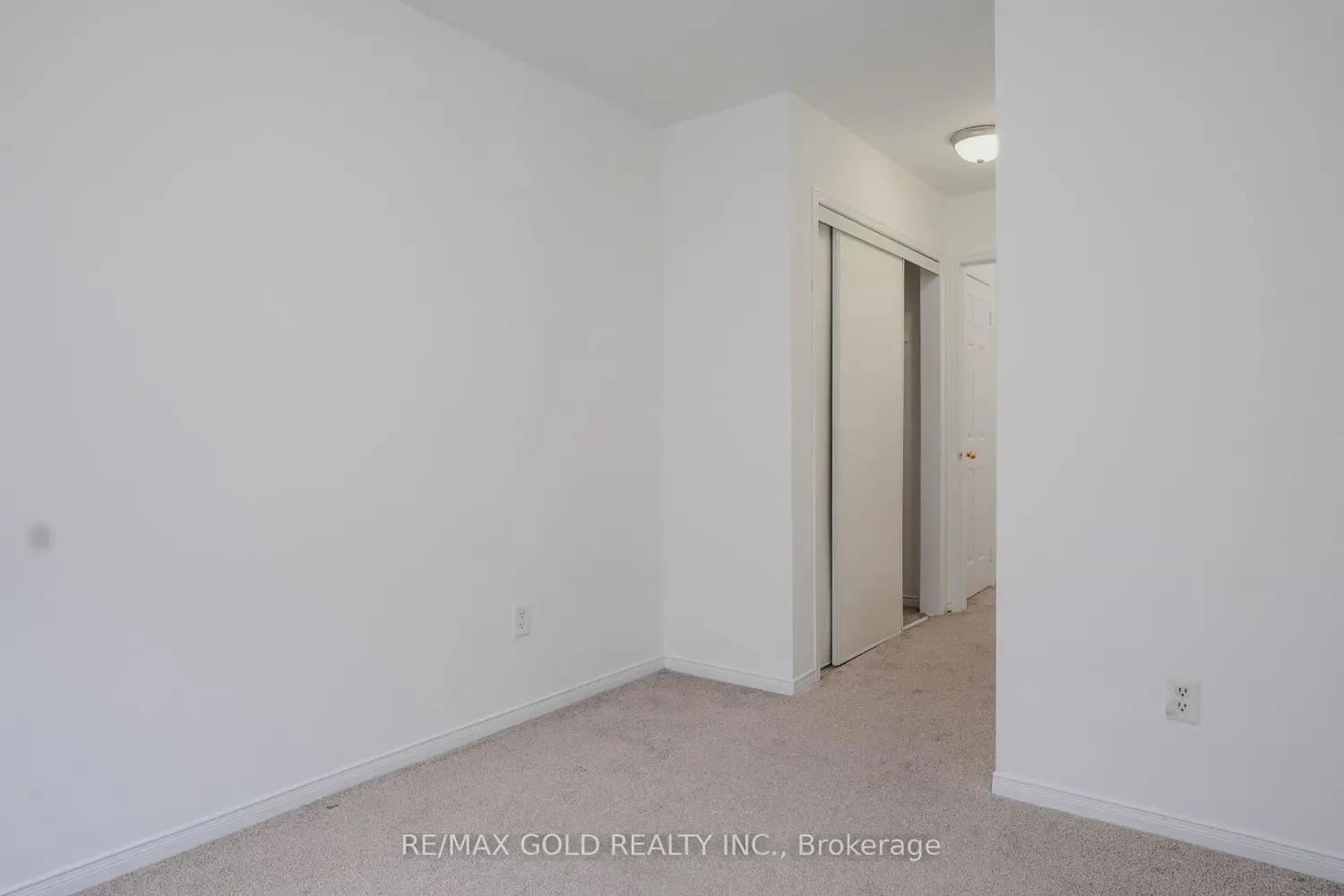 Additional image 5 of 7059 Fairmeadow Crescent