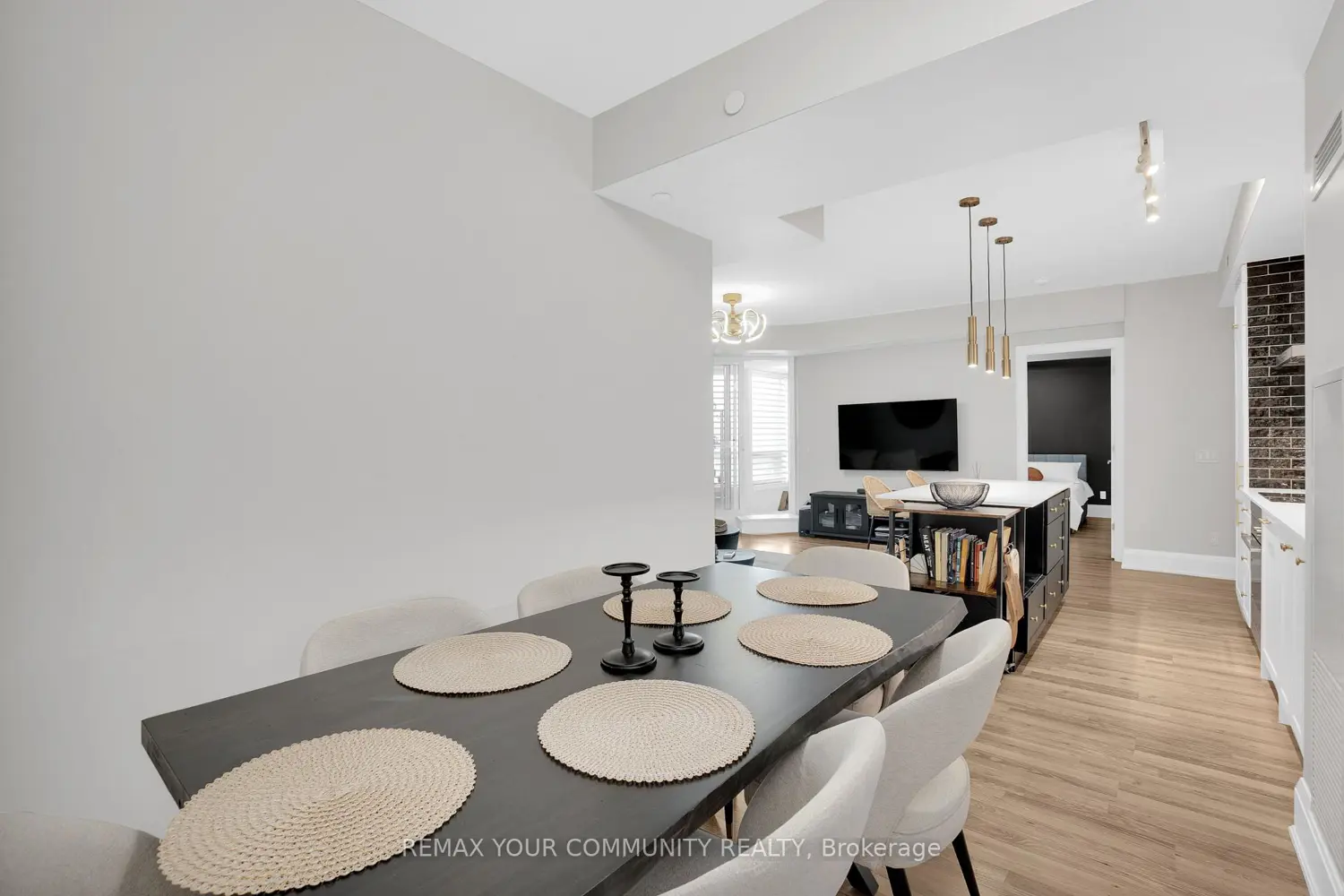 Additional image 9 of 9085 Jane Street 523